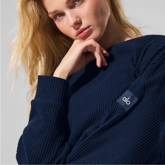 NWT Alo Yoga Muse Crew Neck Pullover Top Long Sleeve Sweater Navy Blue Sz M - Picture 3 of 7